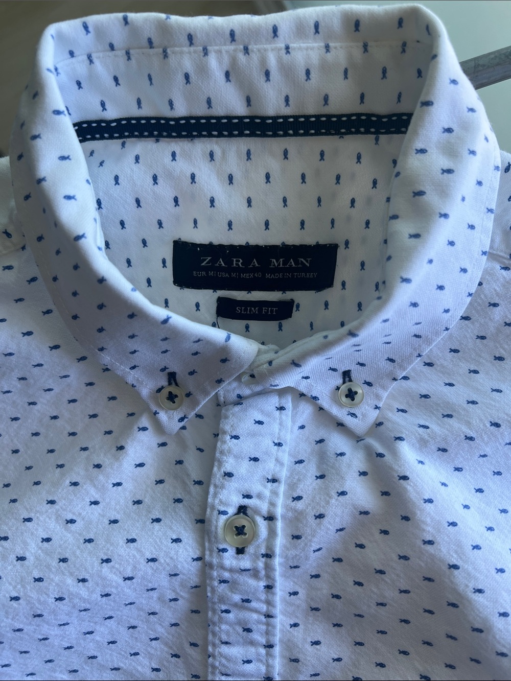 Zara White Short-Sleeve Button-Down with Navy Micro-fish pattern - Picture 5 of 8